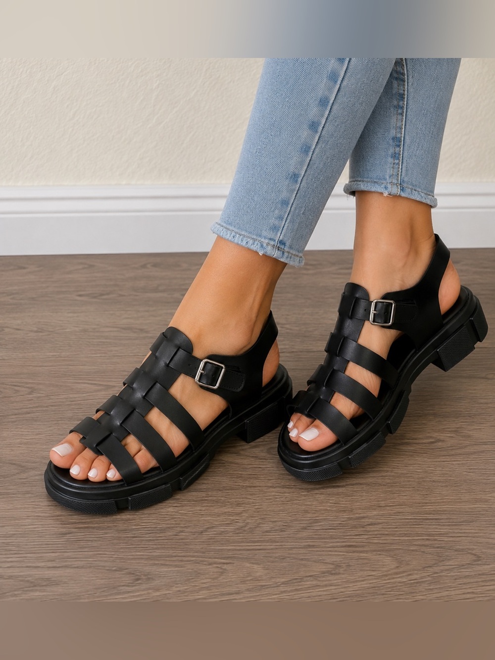 Black Chunky Fisherman Sandals Platform Buckle Women’s Size 35 NWOT
